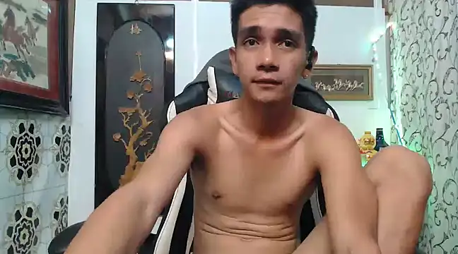 Snapshot of asianmaster27 chatting on December 22, 3:55 am asianmaster27 online show from December 22, 3:55 am