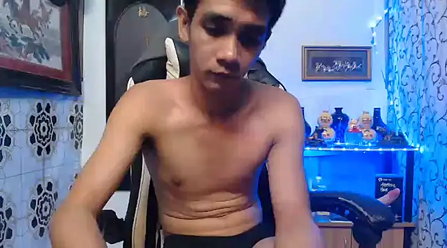 Snapshot of asianmaster27 chatting on January 18, 12:26 pm asianmaster27 online show from January 18, 12:26 pm
