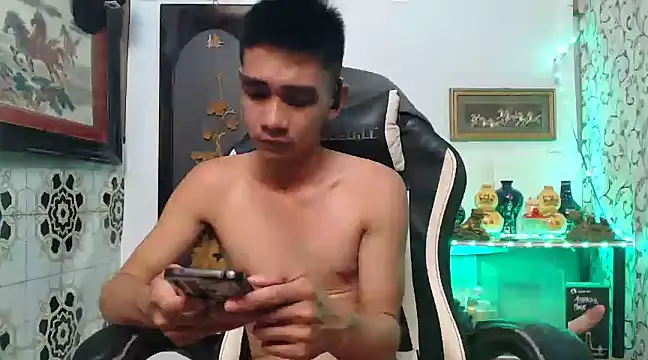 Snapshot of asianmaster27 chatting on January 21, 10:19 am asianmaster27 online show from January 21, 10:19 am