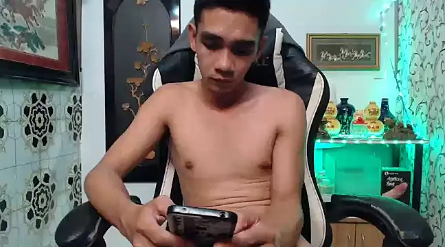 Snapshot of asianmaster27 chatting on January 27, 6:41 am asianmaster27 online show from January 27, 6:41 am