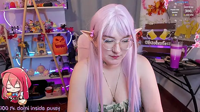 Snapshot of HunnyyLove chatting on October 10, 5:23 pm HunnyyLove online show from October 10, 5:23 pm