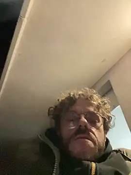 Snapshot of Dirtywheels chatting on January 16, 11:59 pm Dirtywheels online show from January 16, 11:59 pm