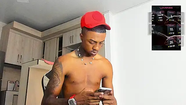 Snapshot of YeremiBrowm chatting on October 30, 8:42 pm YeremiBrowm online show from October 30, 8:42 pm