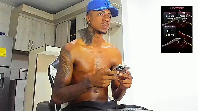 Snapshot of YeremiBrowm chatting on November 6, 7:37 pm YeremiBrowm online show from November 6, 7:37 pm