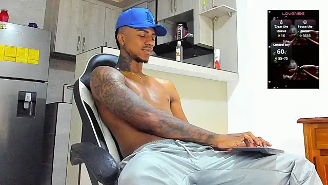 Snapshot of YeremiBrowm chatting on November 8, 7:12 pm YeremiBrowm online show from November 8, 7:12 pm