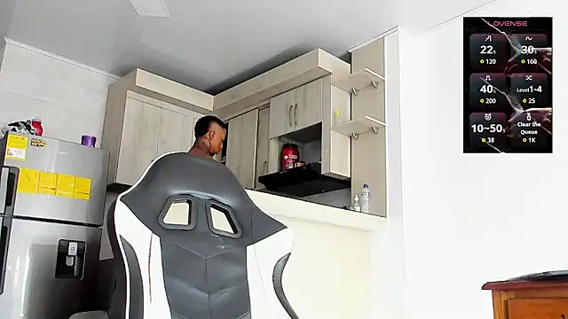 Snapshot of YeremiBrowm chatting on November 29, 7:39 pm YeremiBrowm online show from November 29, 7:39 pm