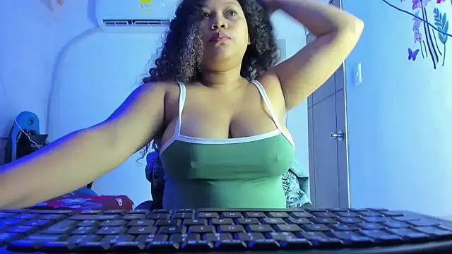 Lunastar02 online show from February 6, 1:58 pm