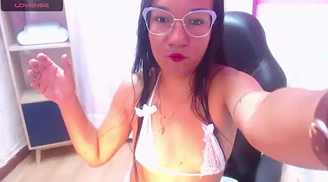 Snapshot of Amy_Ronan chatting on February 1, 4:54 pm Amy Ronan online show from February 1, 4:54 pm