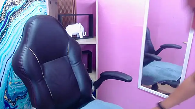 Snapshot of Amy_Ronan chatting on October 15, 4:18 pm Amy Ronan online show from October 15, 4:18 pm