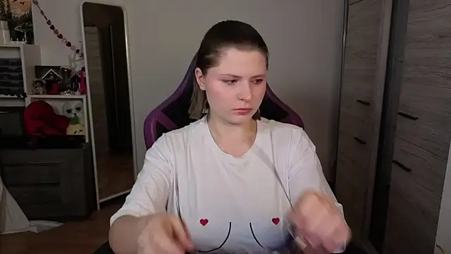 TinniAngel online show from February 8, 5:49 pm