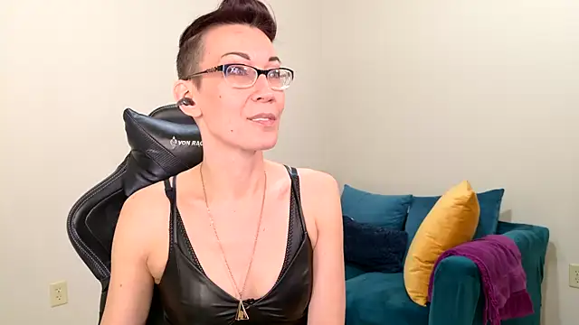 Snapshot of EveEnigma chatting on February 20, 5:29 pm EveEnigma online show from February 20, 5:29 pm