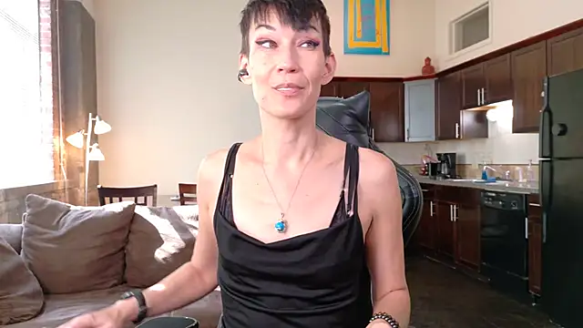 Snapshot of EveEnigma chatting on October 1, 7:20 pm EveEnigma online show from October 1, 7:20 pm