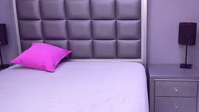 Snapshot of HellennSweet chatting on February 14, 5:19 am HellennSweet online show from February 14, 5:19 am