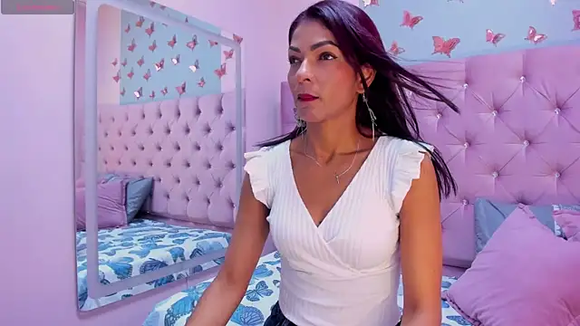 Snapshot of HannaPetit chatting on February 14, 2:44 pm HannaPetit online show from February 14, 2:44 pm