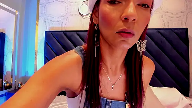 Snapshot of HannaPetit chatting on November 1, 7:16 pm HannaPetit online show from November 1, 7:16 pm