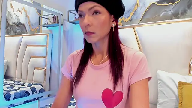 Snapshot of HannaPetit chatting on November 4, 7:02 pm HannaPetit online show from November 4, 7:02 pm