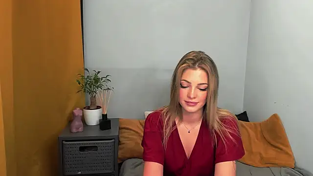 Snapshot of LilyBlondee chatting on February 1, 11:54 am LilyBlondee online show from February 1, 11:54 am