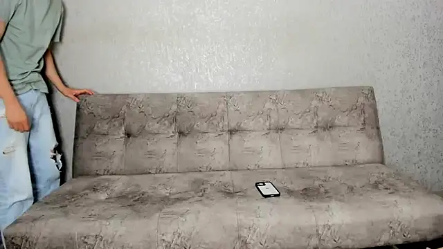 Snapshot of pelusos_mens chatting on March 18, 11:09 pm pelusos mens online show from March 18, 11:09 pm
