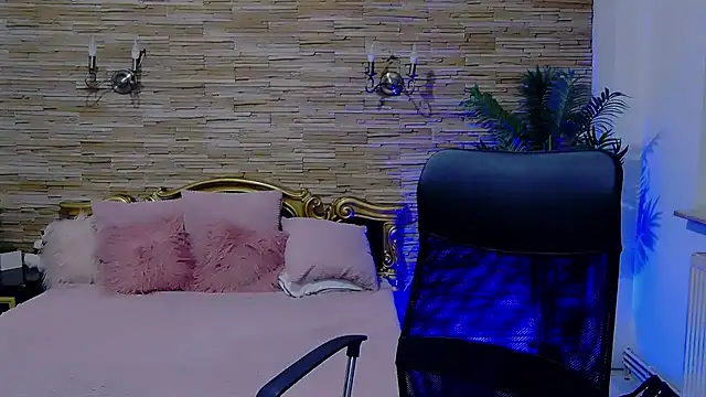 Snapshot of PlayfulElla chatting on December 18, 12:18 pm PlayfulElla online show from December 18, 12:18 pm