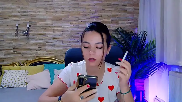 Snapshot of PlayfulElla chatting on February 21, 11:44 am PlayfulElla online show from February 21, 11:44 am