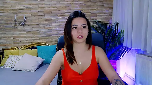 Snapshot of PlayfulElla chatting on February 24, 5:54 am PlayfulElla online show from February 24, 5:54 am