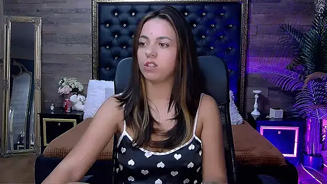 Snapshot of PlayfulElla chatting on September 25, 9:35 am PlayfulElla online show from September 25, 9:35 am