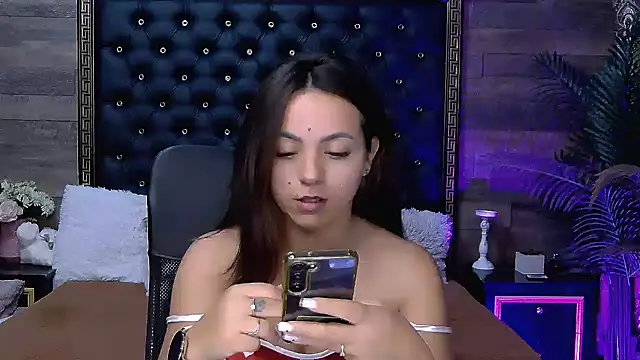 Snapshot of PlayfulElla chatting on October 28, 12:19 pm PlayfulElla online show from October 28, 12:19 pm