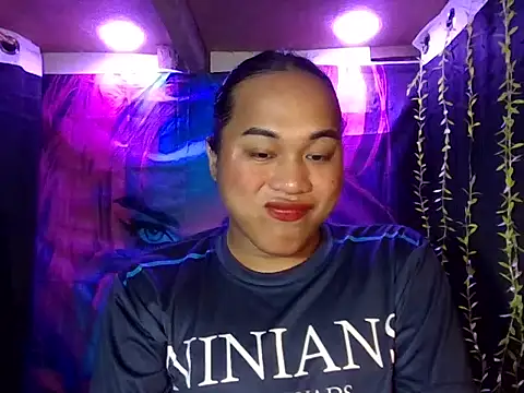 Snapshot of bettina_love chatting on November 20, 10:20 pm bettina love online show from November 20, 10:20 pm