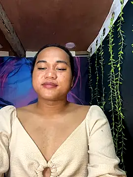 Snapshot of bettina_love chatting on December 3, 3:43 pm bettina love online show from December 3, 3:43 pm