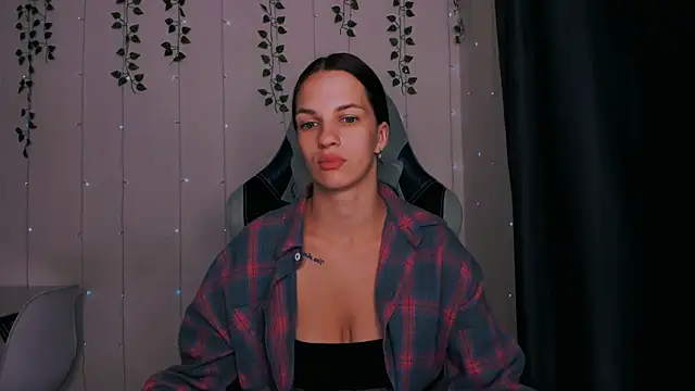 Snapshot of KarlaSim chatting on September 9, 5:51 am KarlaSim online show from September 9, 5:51 am