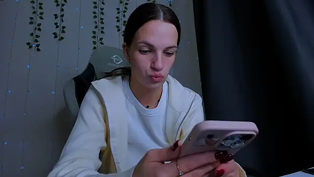 Snapshot of KarlaSim chatting on October 17, 2:41 pm KarlaSim online show from October 17, 2:41 pm