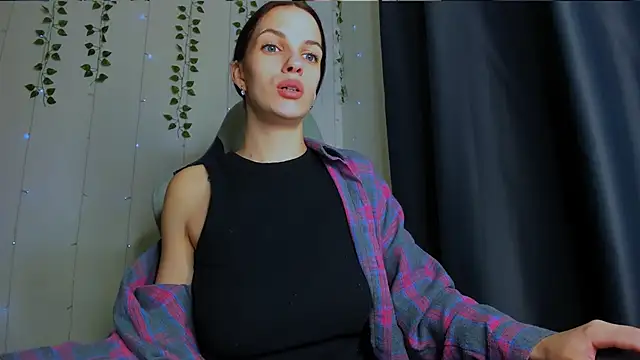 Snapshot of KarlaSim chatting on November 11, 7:25 pm KarlaSim online show from November 11, 7:25 pm