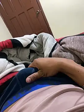 Snapshot of stuard-19 chatting on November 28, 6:49 am stuard-19 online show from November 28, 6:49 am