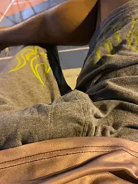 Snapshot of stuard-19 chatting on December 20, 5:14 am stuard-19 online show from December 20, 5:14 am