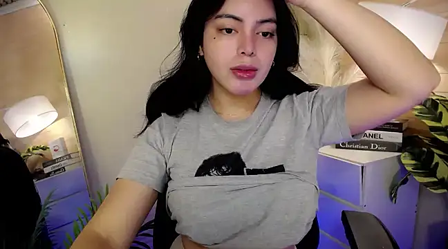 HotstuffCherrySummer online show from December 30, 5:04 am