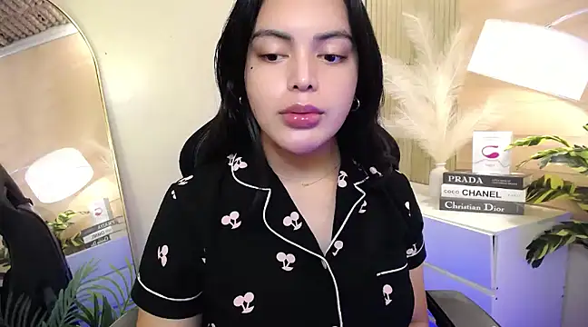 HotstuffCherrySummer online show from January 11, 8:54 am