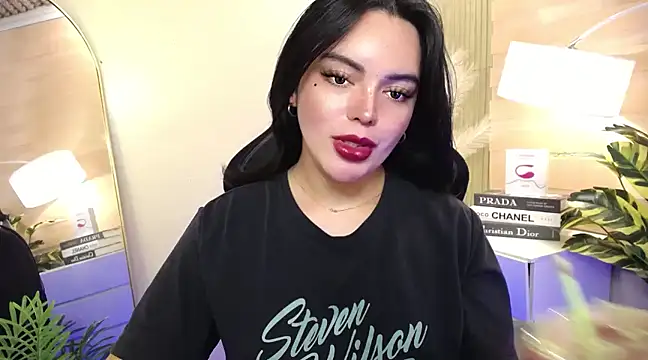 HotstuffCherrySummer online show from January 13, 9:30 am