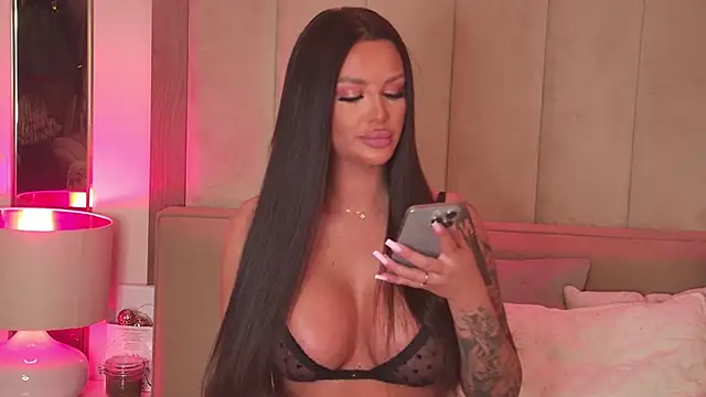 Snapshot of kaya_b chatting on January 18, 12:13 am kaya b online show from January 18, 12:13 am