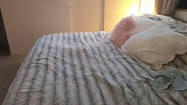 JESS LOVES online show from December 7, 1:14 am