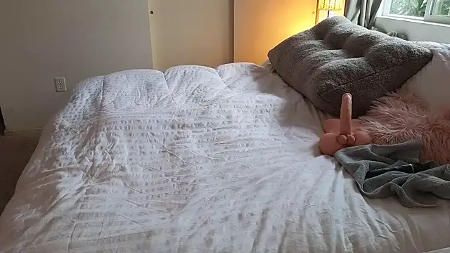 JESS LOVES online show from February 8, 5:08 pm