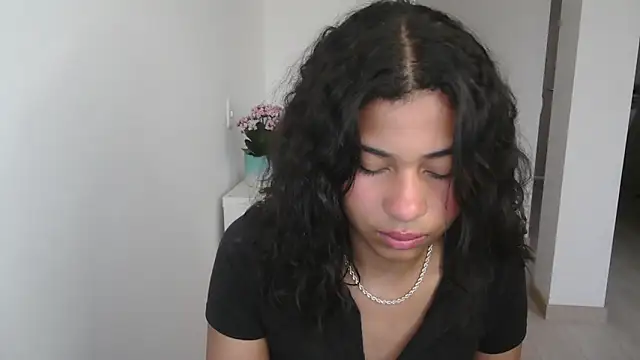 Snapshot of dark_enchantress_ chatting on December 21, 10:30 pm dark enchantress online show from December 21, 10:30 pm