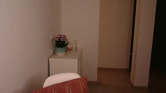 Snapshot of dark_enchantress_ chatting on December 22, 4:39 am dark enchantress online show from December 22, 4:39 am