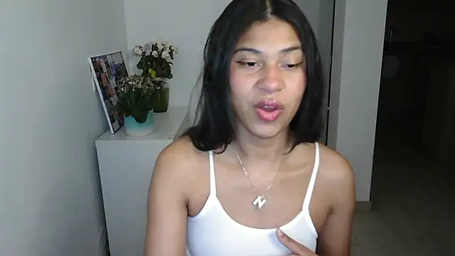 Snapshot of dark_enchantress_ chatting on January 12, 11:58 pm dark enchantress online show from January 12, 11:58 pm