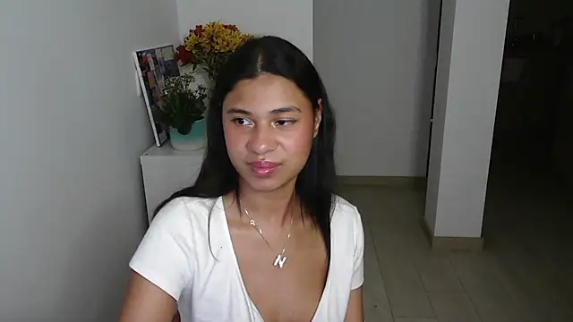 Snapshot of dark_enchantress_ chatting on January 17, 3:34 am dark enchantress online show from January 17, 3:34 am