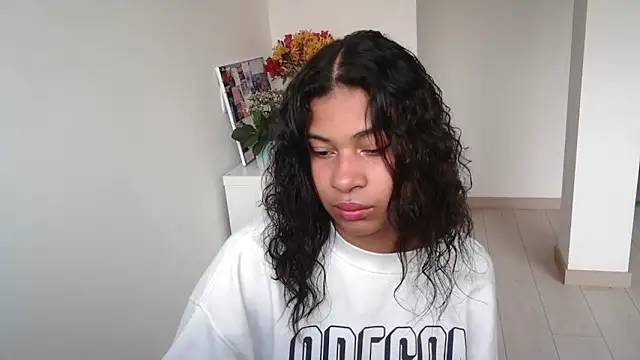 Snapshot of dark_enchantress_ chatting on January 19, 10:28 pm dark enchantress online show from January 19, 10:28 pm