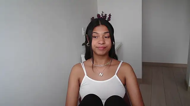 Snapshot of dark_enchantress_ chatting on February 14, 9:32 pm dark enchantress online show from February 14, 9:32 pm