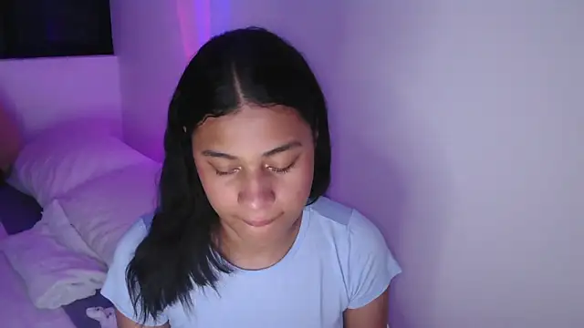 Snapshot of dark_enchantress_ chatting on March 18, 12:05 am dark enchantress online show from March 18, 12:05 am