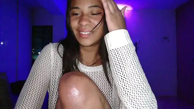 Snapshot of dark_enchantress_ chatting on October 21, 12:33 am dark enchantress online show from October 21, 12:33 am