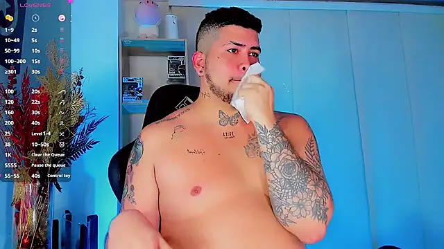 Snapshot of Thomas_chubbyxhot chatting on February 11, 11:21 am Thomas chubbyxhot online show from February 11, 11:21 am