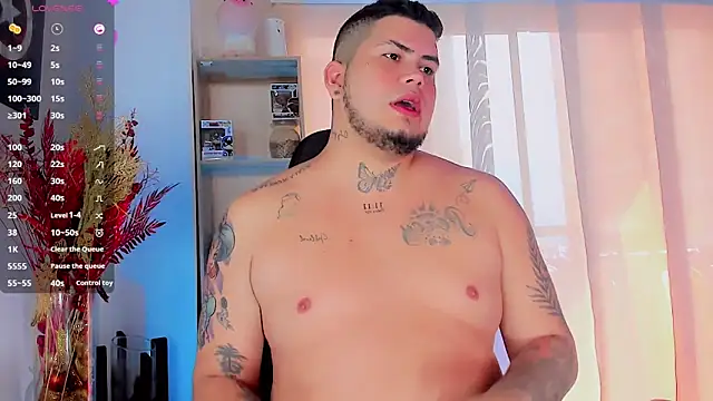 Snapshot of Thomas_chubbyxhot chatting on February 13, 7:31 pm Thomas chubbyxhot online show from February 13, 7:31 pm